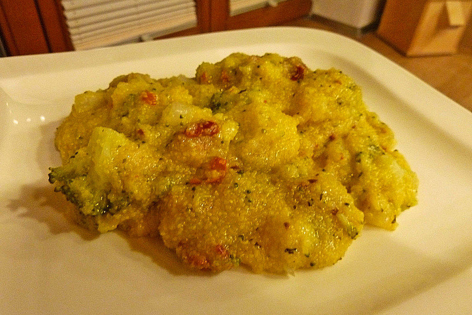 Polenta mit Fenchel,  Brokkoli und getrockneten Tomaten