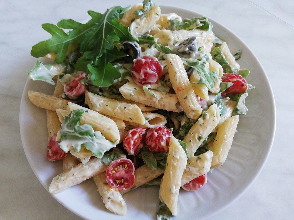 Italienischer Nudelsalat mit Tomaten und Rucola von emmafroeschlein ...