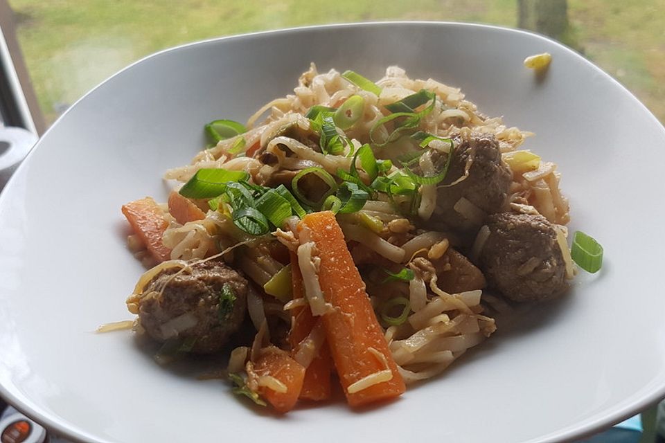 Chinesische Nudelpfanne mit Hackfleisch