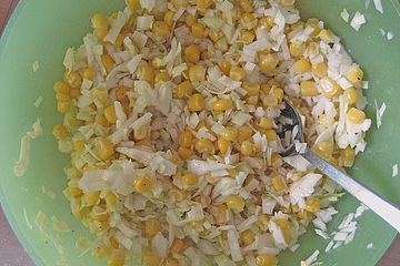 Spitzkohlsalat mit Mais