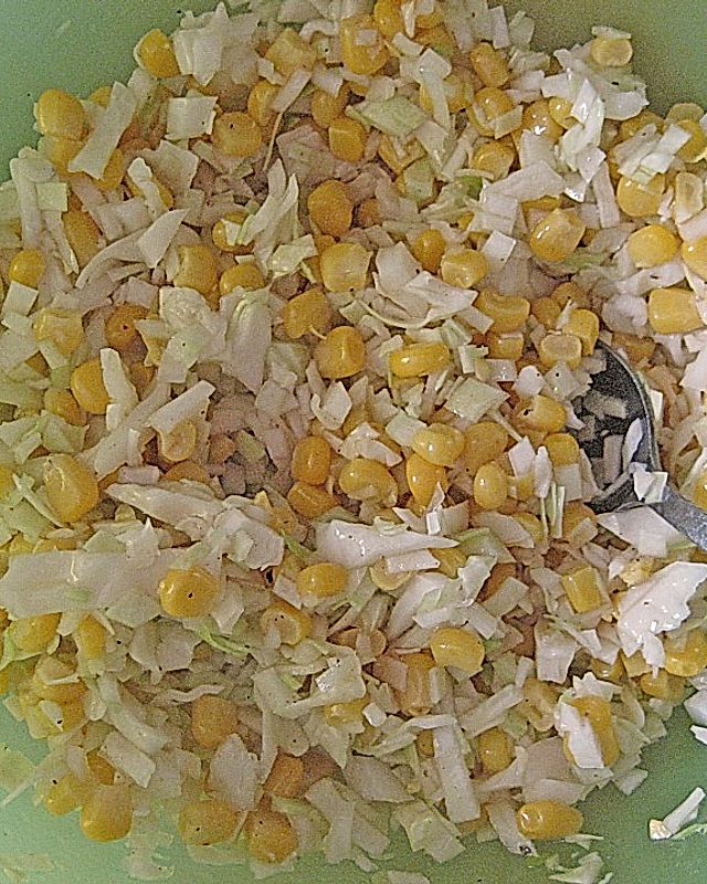 Spitzkohlsalat mit Mais