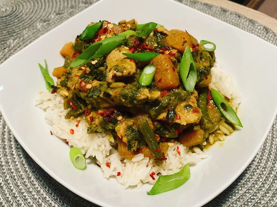 Schnelles Hühnchen-Curry mit Möhren, Paprika und Spinat von Kalte ...