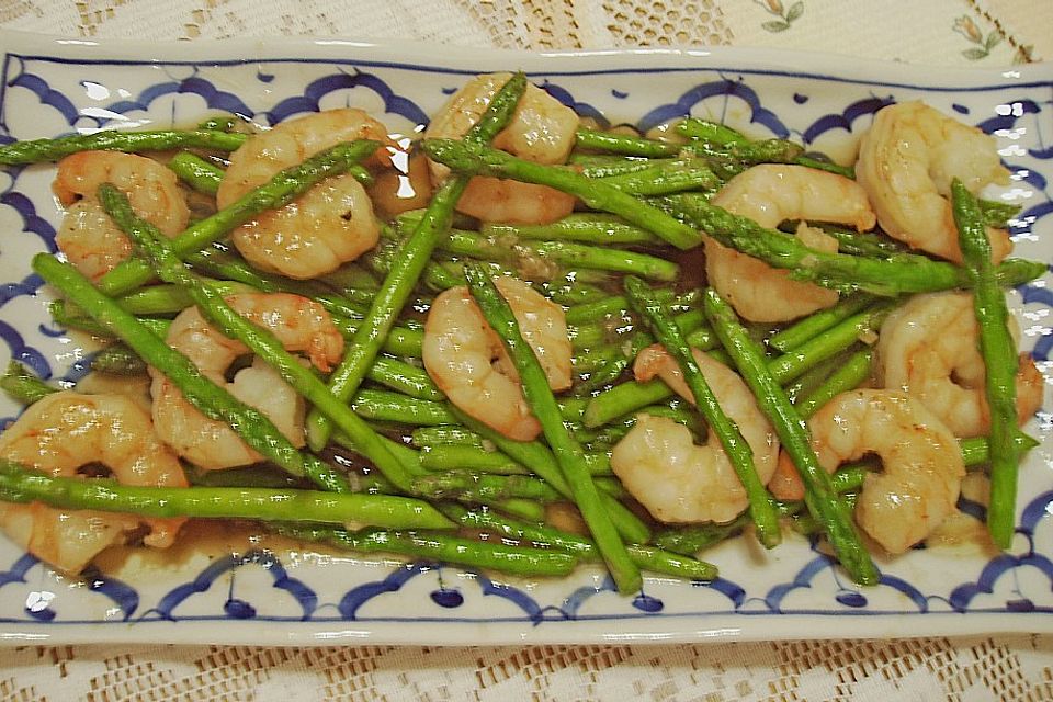 Gebratener Thai - Spargel mit Garnelen und Reiswein