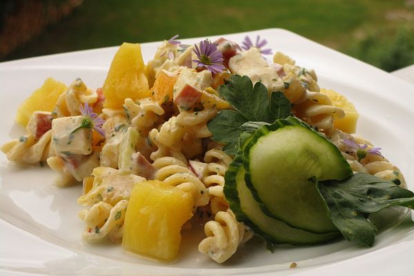 Fruchtig - leichter Nudelsalat mit Joghurt von stefanel | Chefkoch