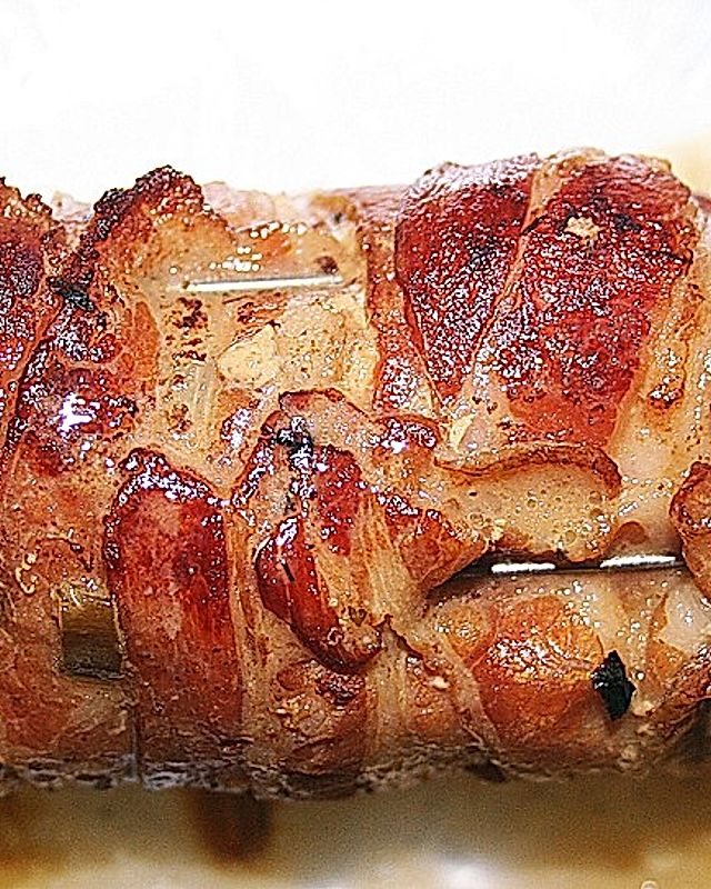 Schweineroulade mit Pilz - Käsefüllung und Baconhülle