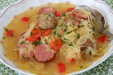 Herzhafte Hack-Sauerkraut-Suppe