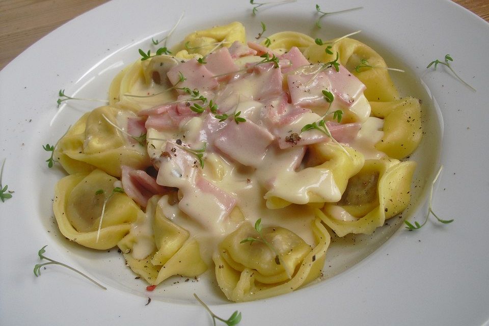 Tortellini in Käse - Sahne - Sauce