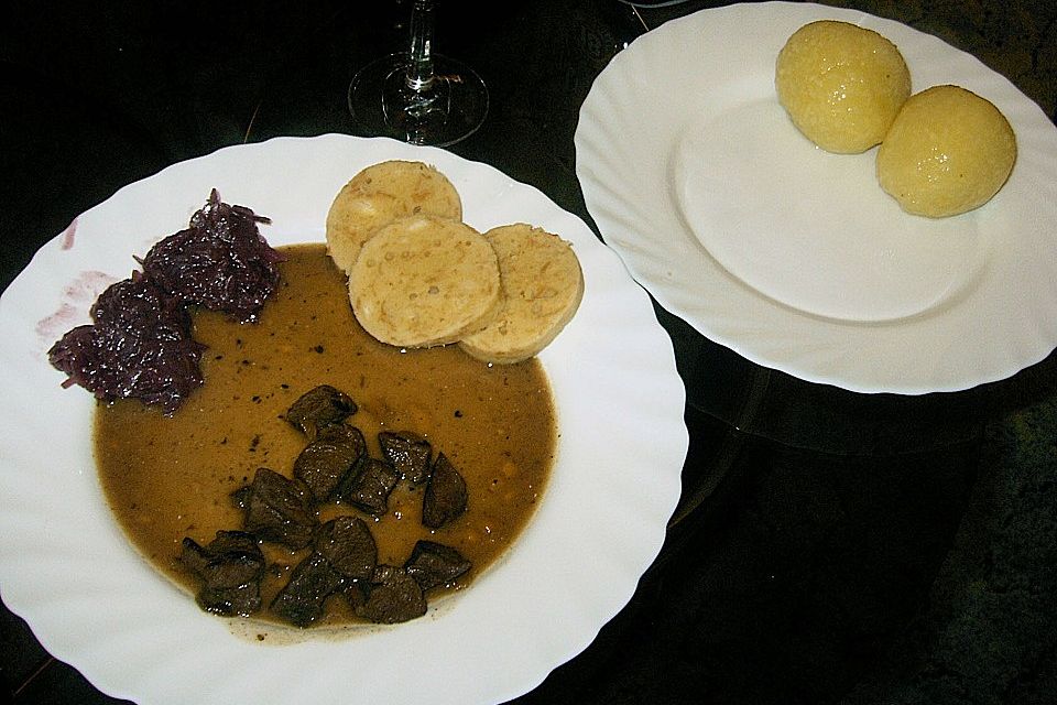 Hirschgulasch in Würz - Rahmsauce Hirschgulasch in Würz - Rahmsauce