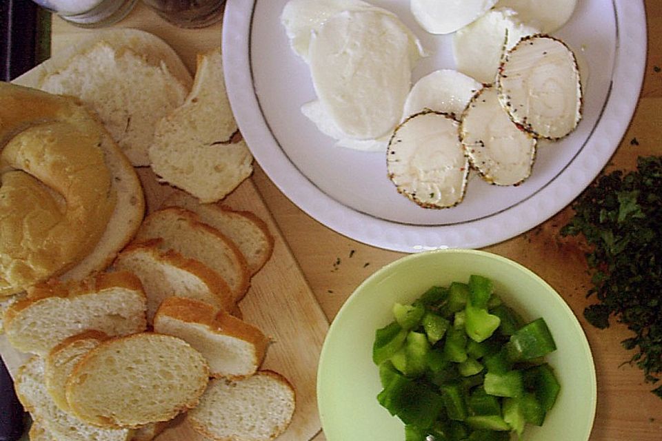 Brotsuppe mit Mozzarella