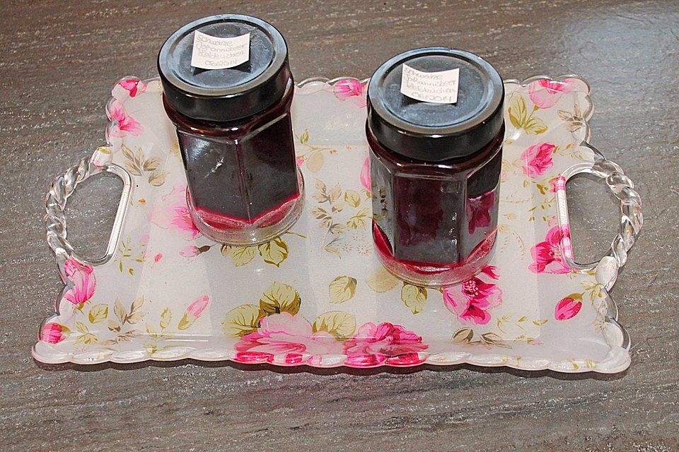 Schwarze Johannisbeermarmelade mit Lebkuchengewürz