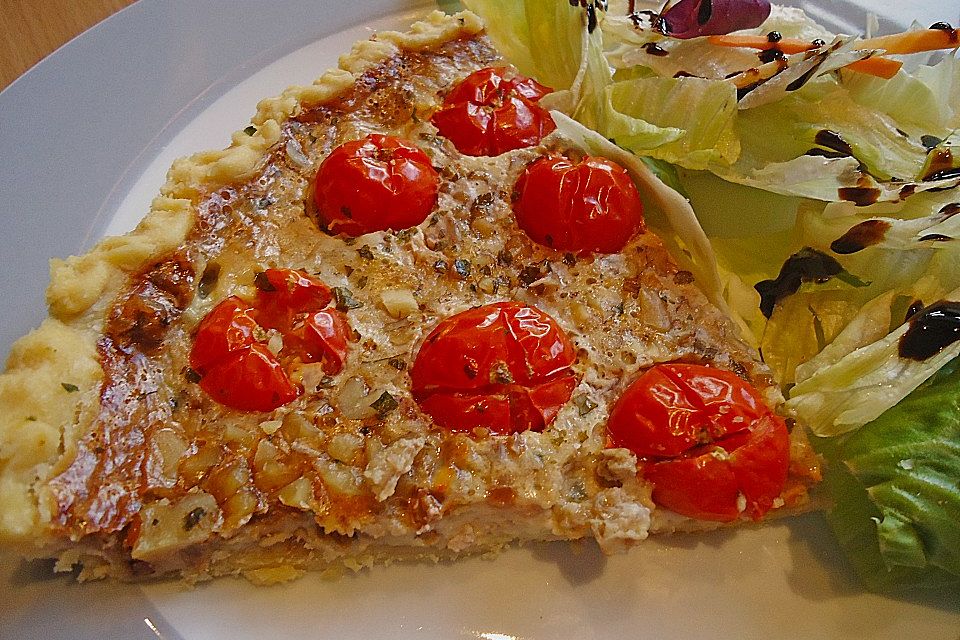 Roquefort - Tomaten - Quiche mit Walnüssen