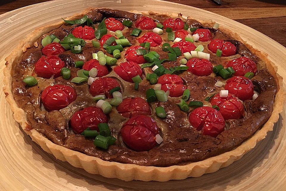 Roquefort - Tomaten - Quiche mit Walnüssen