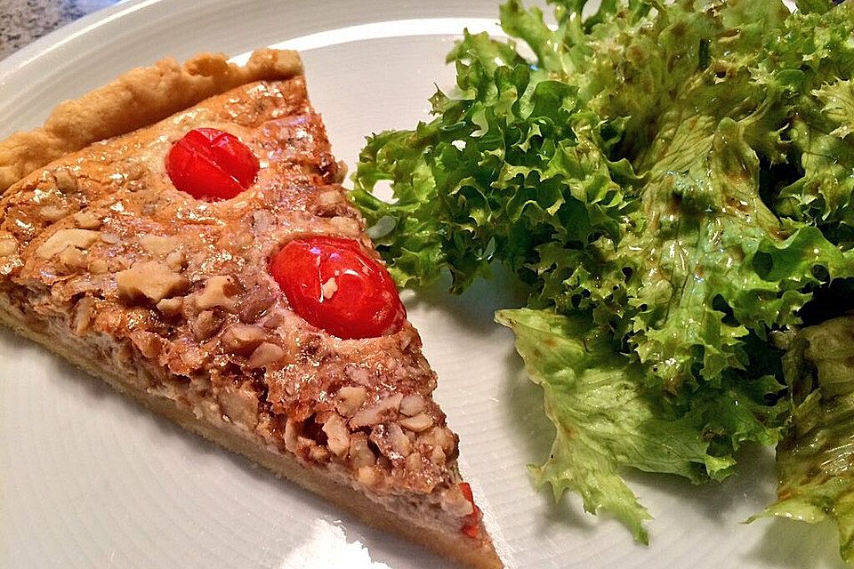 Roquefort - Tomaten - Quiche mit Walnüssen