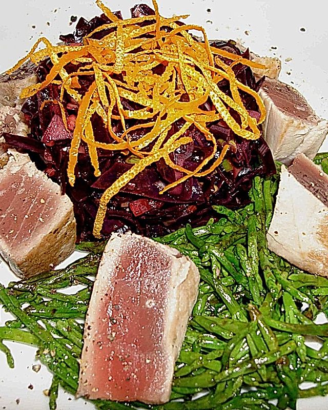 Rotkohlsalat mit Thunfisch und Seealgen