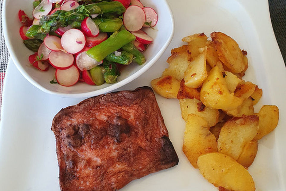 Radieschen - Kresse - Salat mit Leberkäse