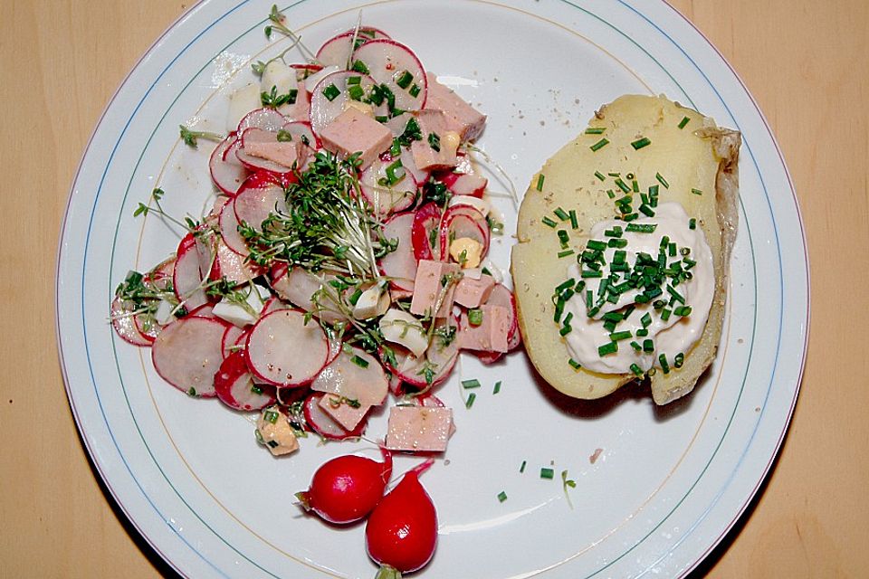 Radieschen - Kresse - Salat mit Leberkäse