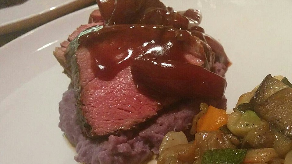 Rinderfiletbraten an karamellisierten Rotwein-Schalotten mit ...