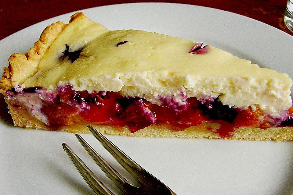 Käsekuchen mit Pfirsichen und Heidelbeeren Käsekuchen mit Pfirsichen und Heidelbeeren
