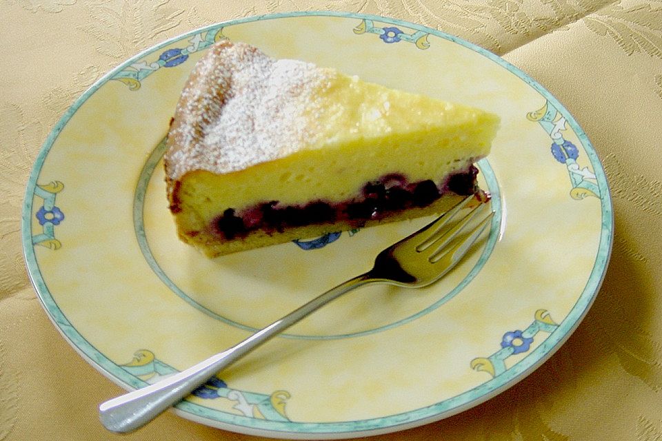 Käsekuchen mit Pfirsichen und Heidelbeeren Käsekuchen mit Pfirsichen und Heidelbeeren
