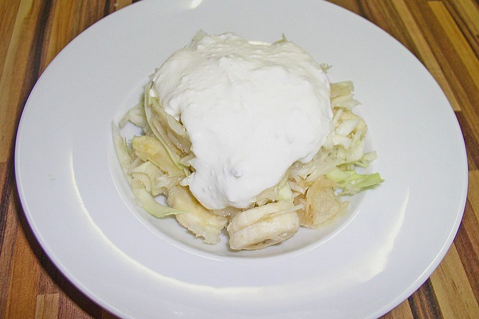 Weißkohlsalat mit Obst