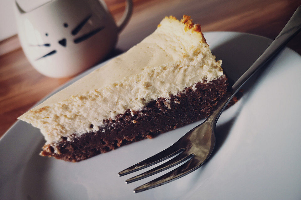 Käsekuchen  mit  Brownie Boden