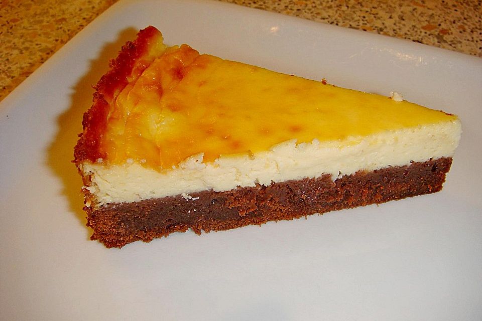 Käsekuchen  mit  Brownie Boden