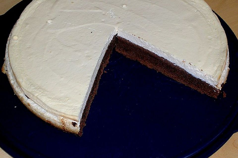 Käsekuchen  mit  Brownie Boden