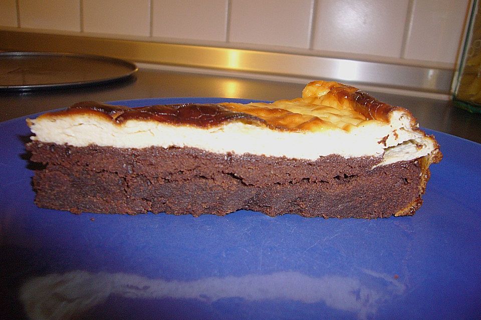 Käsekuchen  mit  Brownie Boden