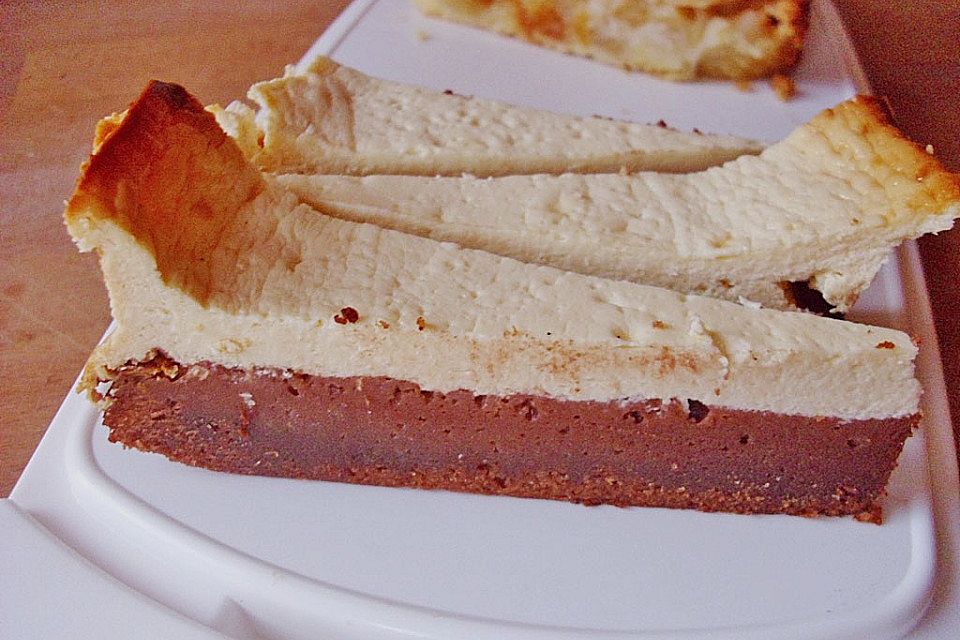 Käsekuchen  mit  Brownie Boden