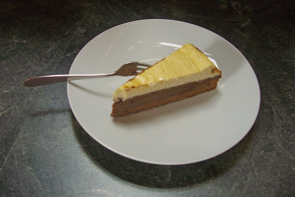 Käsekuchen  mit  Brownie Boden