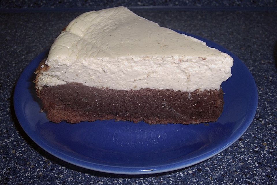 Käsekuchen  mit  Brownie Boden