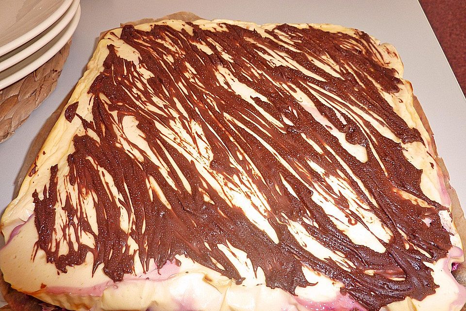 Käsekuchen  mit  Brownie Boden