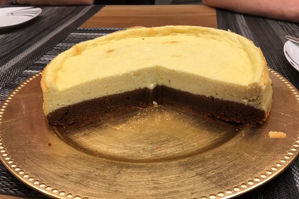 Käsekuchen  mit  Brownie Boden