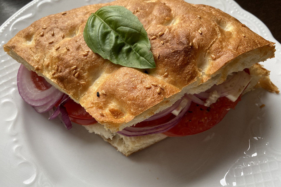 Fladenbrot mit Tomaten und Feta - Käse gefüllt