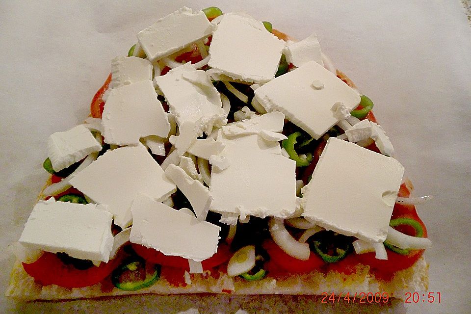 Fladenbrot mit Tomaten und Feta - Käse gefüllt