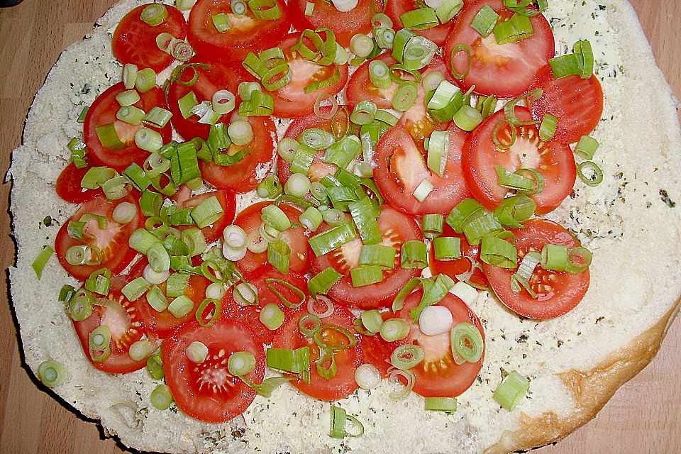 Fladenbrot mit Tomaten und Feta - Käse gefüllt