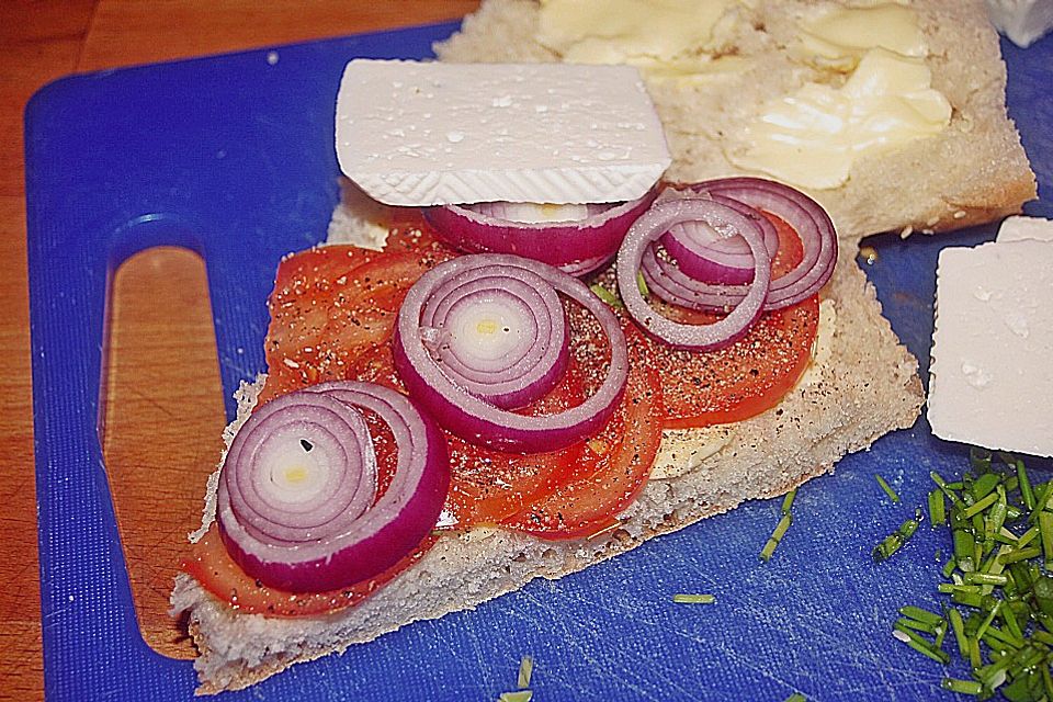 Fladenbrot mit Tomaten und Feta - Käse gefüllt