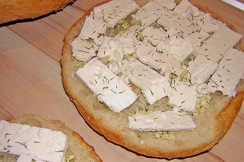 Fladenbrot mit Tomaten und Feta - Käse gefüllt