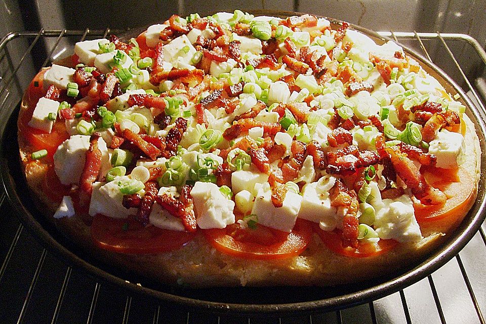 Fladenbrot mit Tomaten und Feta - Käse gefüllt