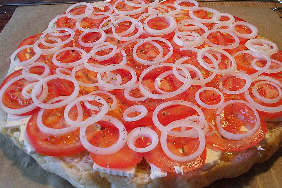 Fladenbrot mit Tomaten und Feta - Käse gefüllt