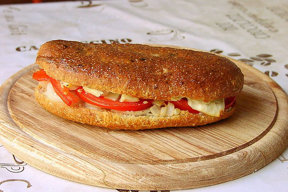 Fladenbrot mit Tomaten und Feta - Käse gefüllt