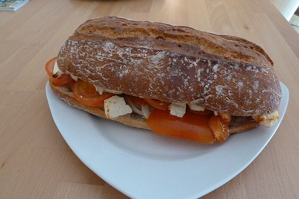 Fladenbrot mit Tomaten und Feta - Käse gefüllt