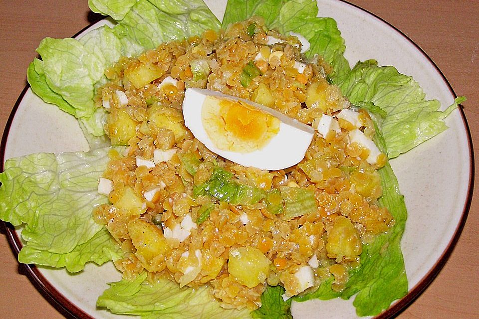 Roter Linsensalat mit Ananas und Frühlingszwiebeln