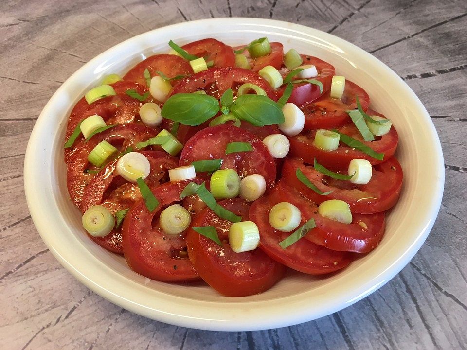 Tomatensalat mit Basilikum - Vinaigrette von artificial| Chefkoch