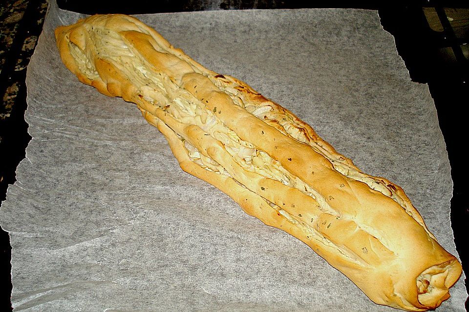 Gerolltes Zwiebelbrot mit Philadelphia