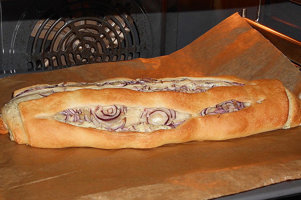 Gerolltes Zwiebelbrot mit Philadelphia