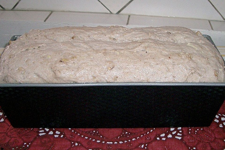 Würziges Kartoffel - Walnuss - Brot