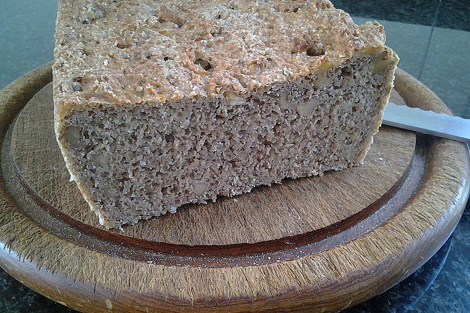 Würziges Kartoffel - Walnuss - Brot