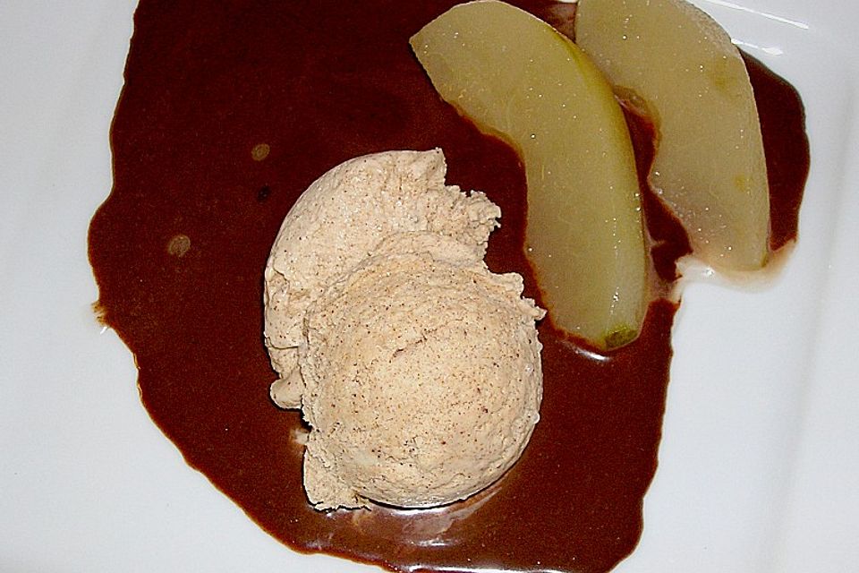 Zimteis mit Birnen und Lebkuchensauce