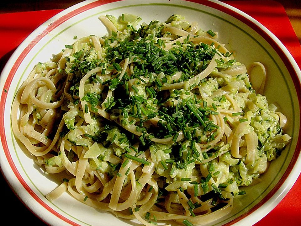 Spaghetti mit Zucchinisauce von leable| Chefkoch
